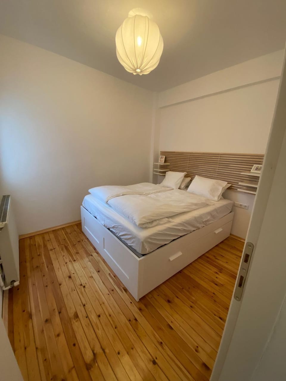 Bed, Bedroom, heating