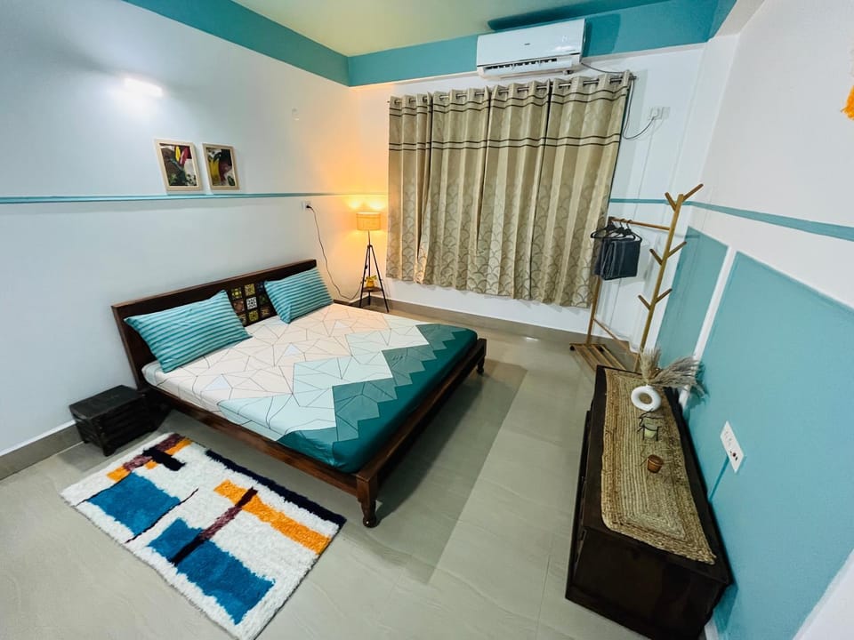 Bed, Photo of the whole room, Bedroom, bunk bed, towels, air conditioner