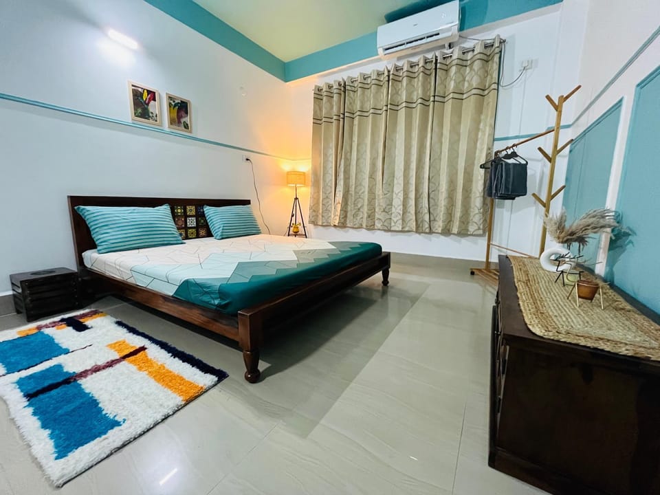 Communal lounge/ TV room, Bed, TV and multimedia, Photo of the whole room, Evening entertainment, Bedroom, air conditioner