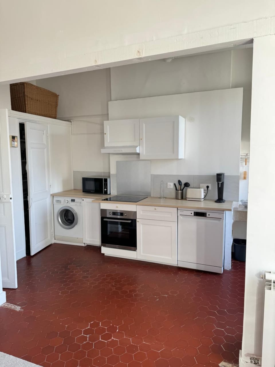 Kitchen or kitchenette