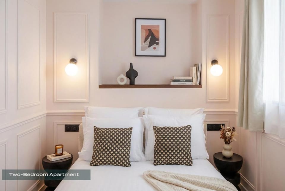 PoeticStay - Louvre - Aboukir Apartment in Paris