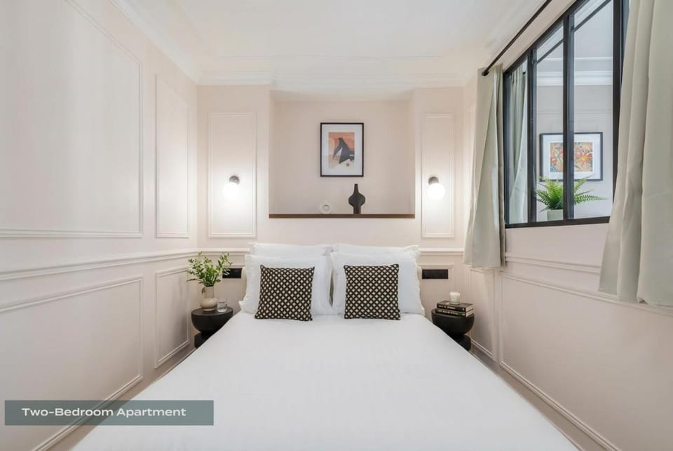 PoeticStay - Louvre - Aboukir Apartment in Paris