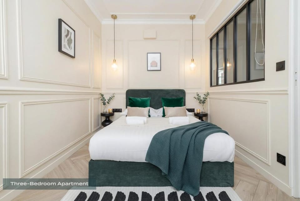 PoeticStay - Louvre - Aboukir Apartment in Paris
