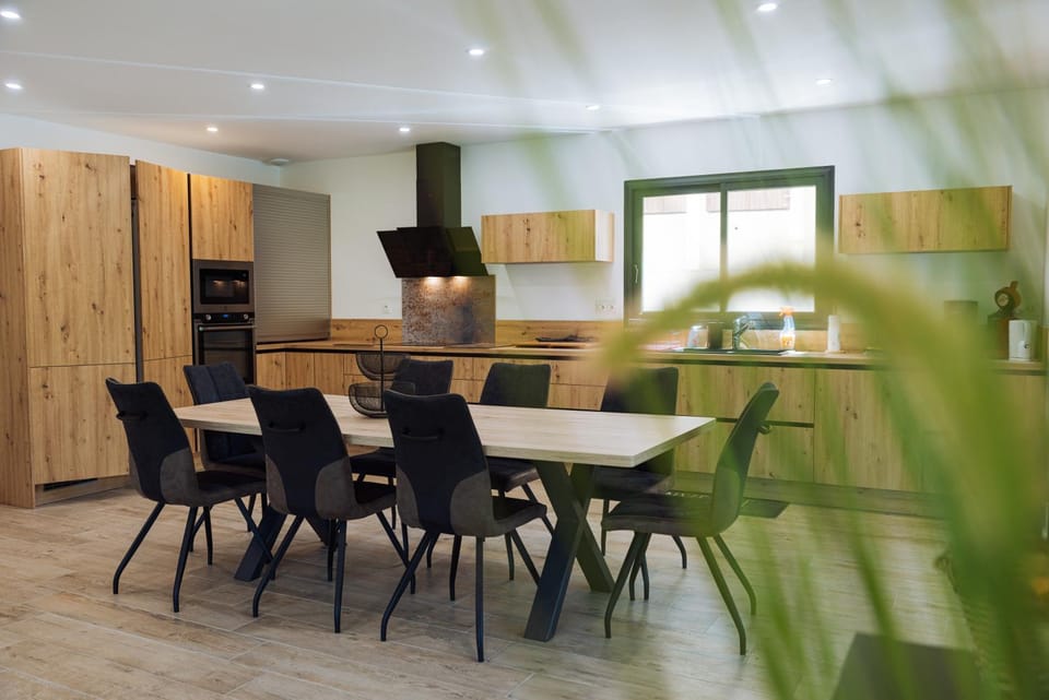 Property building, Kitchen or kitchenette, Living room