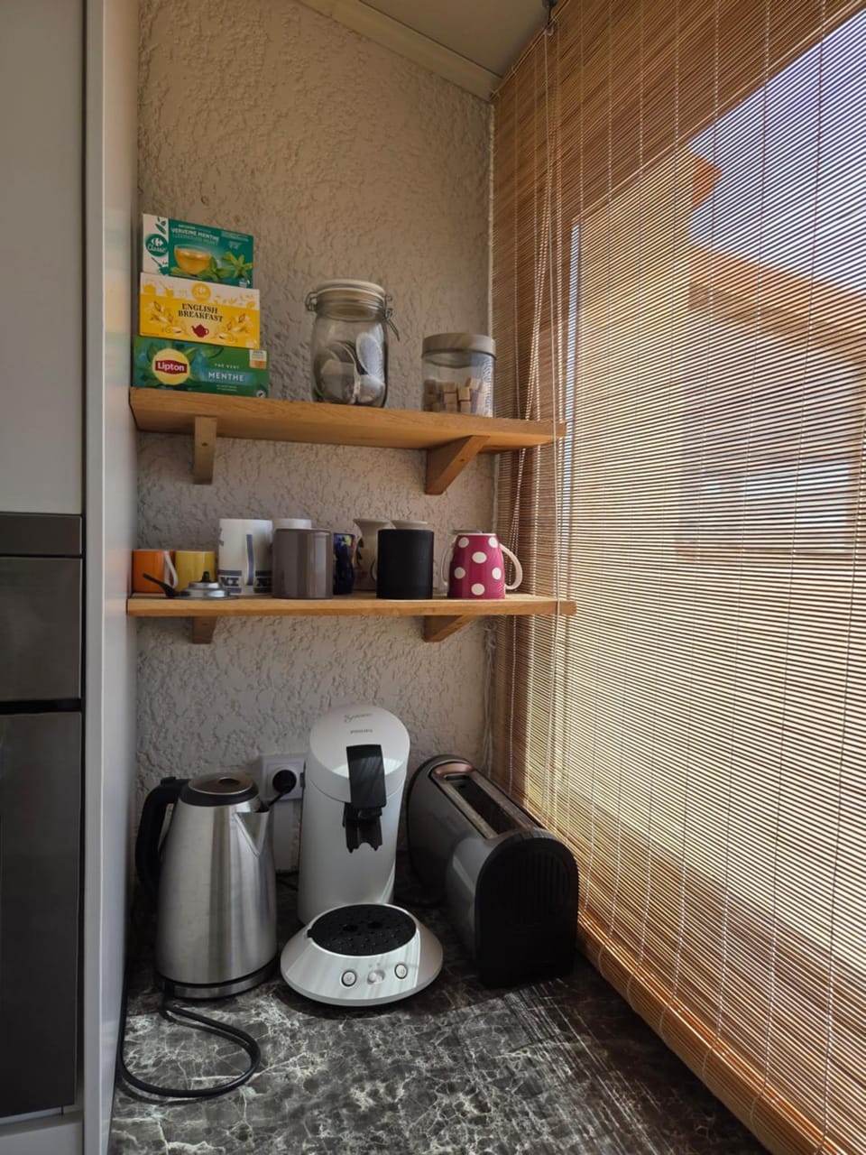 Coffee/tea facilities, toaster