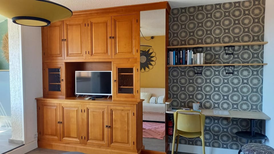 TV and multimedia, wardrobe