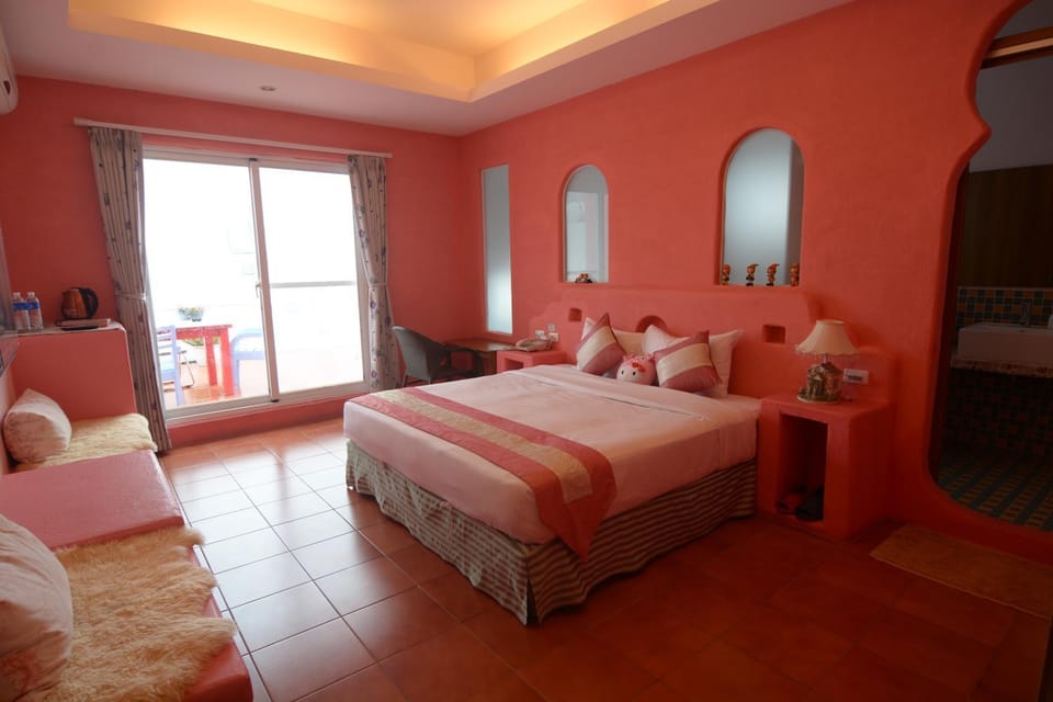 Shower, Bathroom, TV and multimedia, Balcony/Terrace, Food and drinks, Bedroom, Supermarket/grocery shop