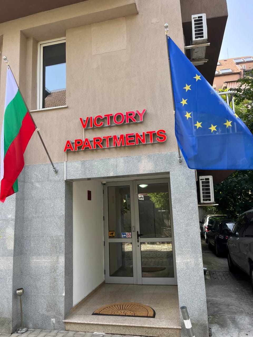 Facade/entrance