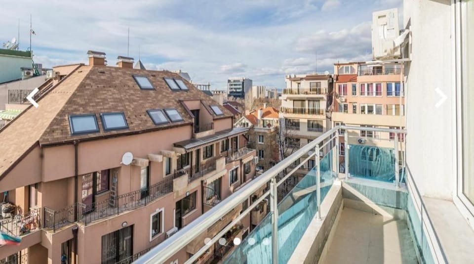 Property building, Day, City view