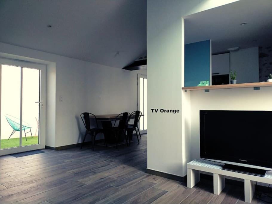 Communal lounge/ TV room