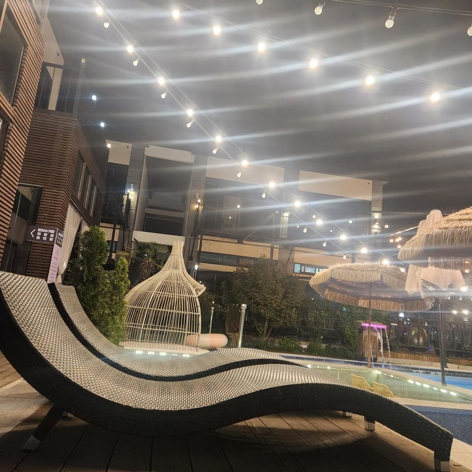 Pool view, Swimming pool