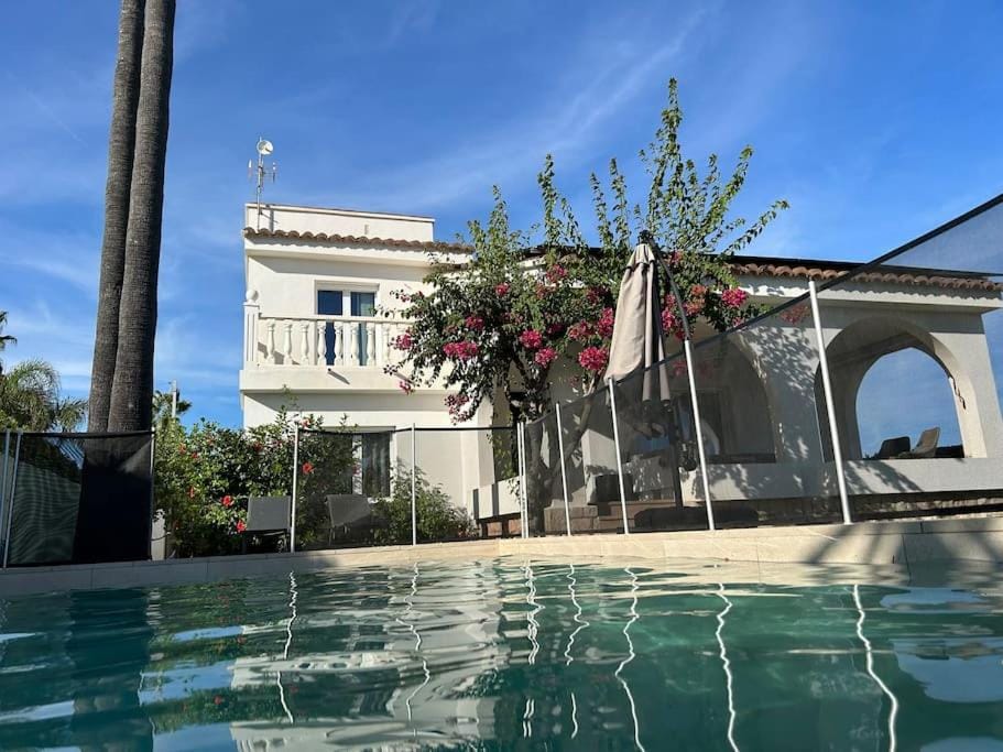 Exquisita Villa Frente al Mar Villa in Valencian Community