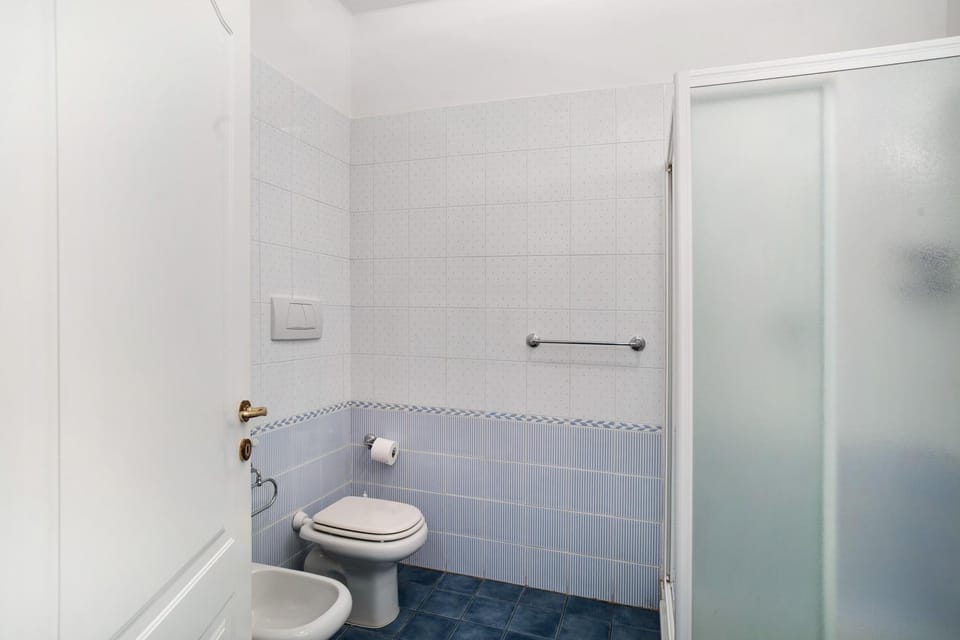 Bathroom, Living room