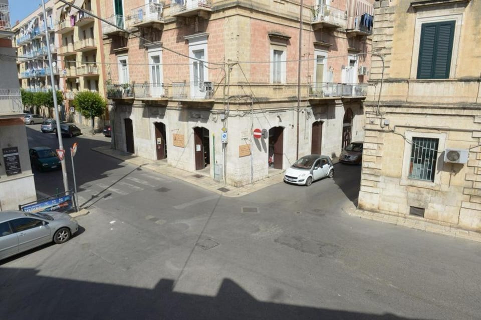 la dimora del viaggiatore, casa in città Apartment in Apulia