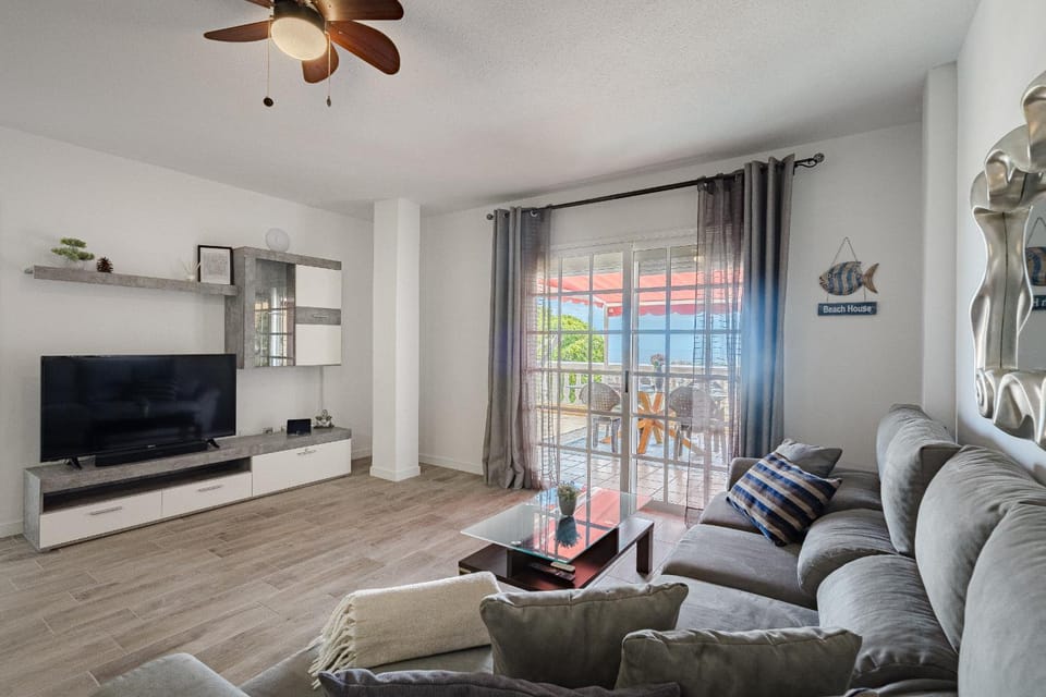 TV and multimedia, Living room, Seating area, Evening entertainment, Family, internet