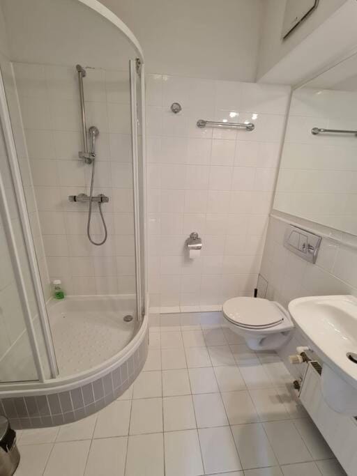 Shower, Toilet, Bathroom, towels
