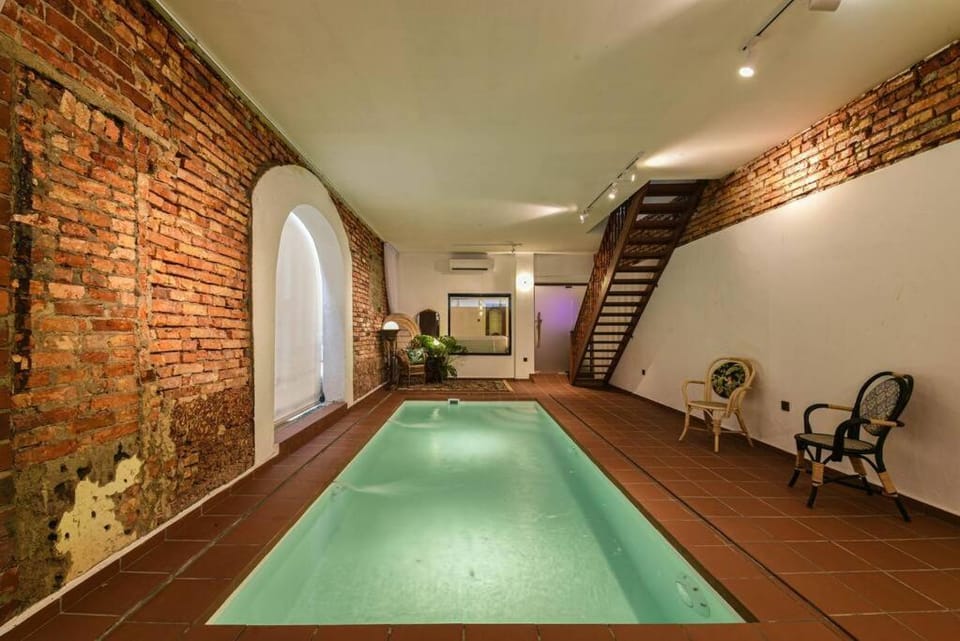Swimming pool