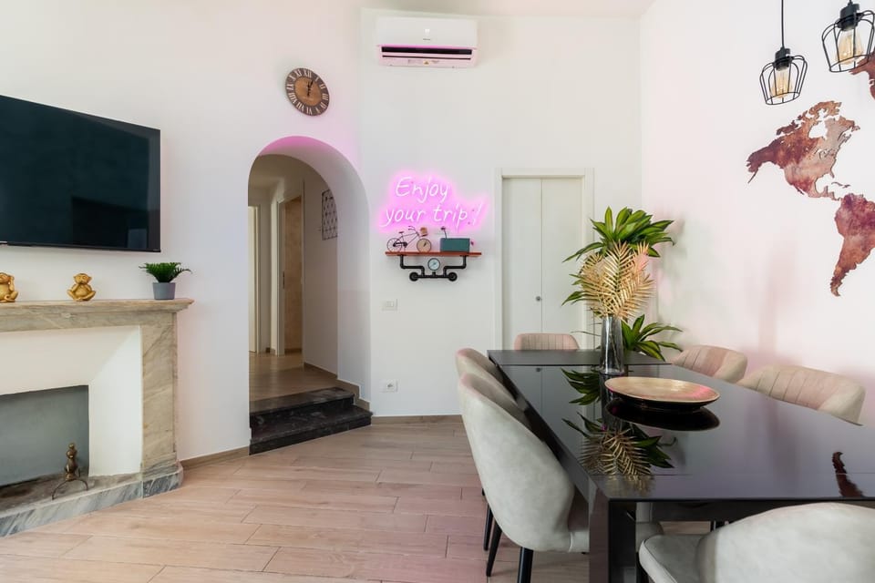 TV and multimedia, Living room, Seating area, Dining area, Evening entertainment, air conditioner
