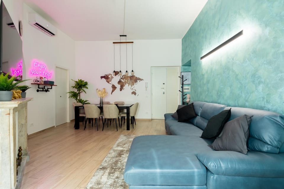 Living room, Seating area, Dining area, air conditioner