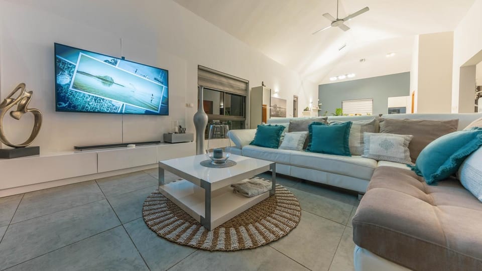 Communal lounge/ TV room, TV and multimedia