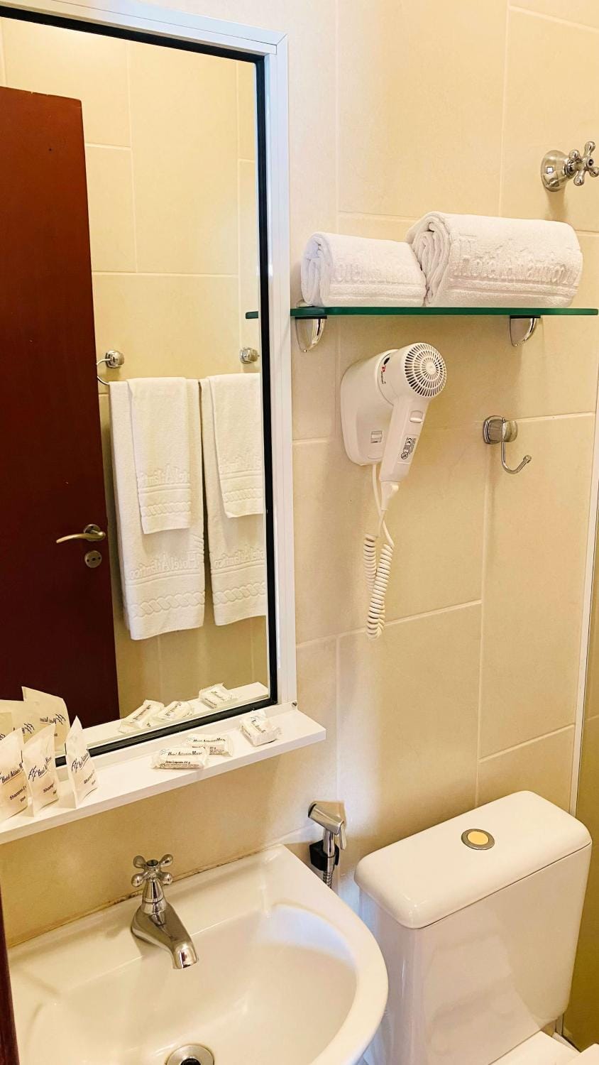 Toilet, towels