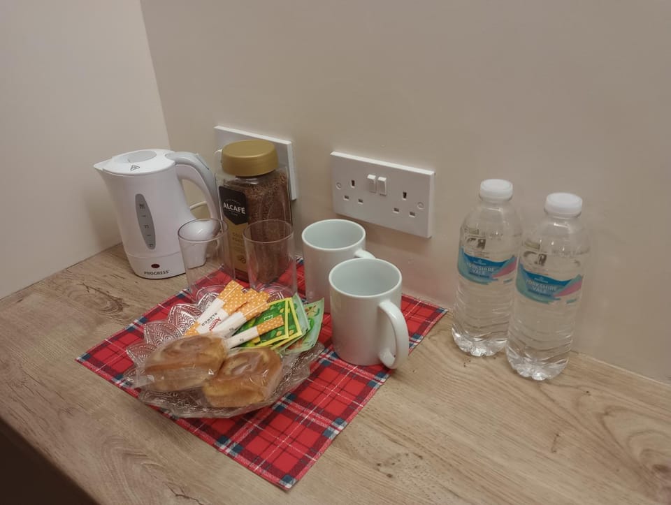 Coffee/tea facilities, Food and drinks