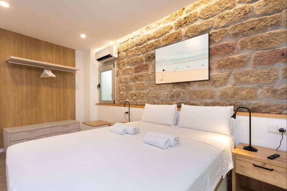 Bed, Photo of the whole room, Bedroom, towels, air conditioner