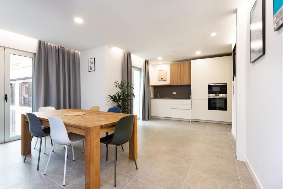 Kitchen or kitchenette, Dining area, minibar, pet friendly, stove