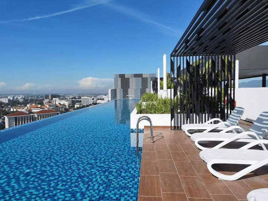 View (from property/room), Pool view, Swimming pool, Swimming pool