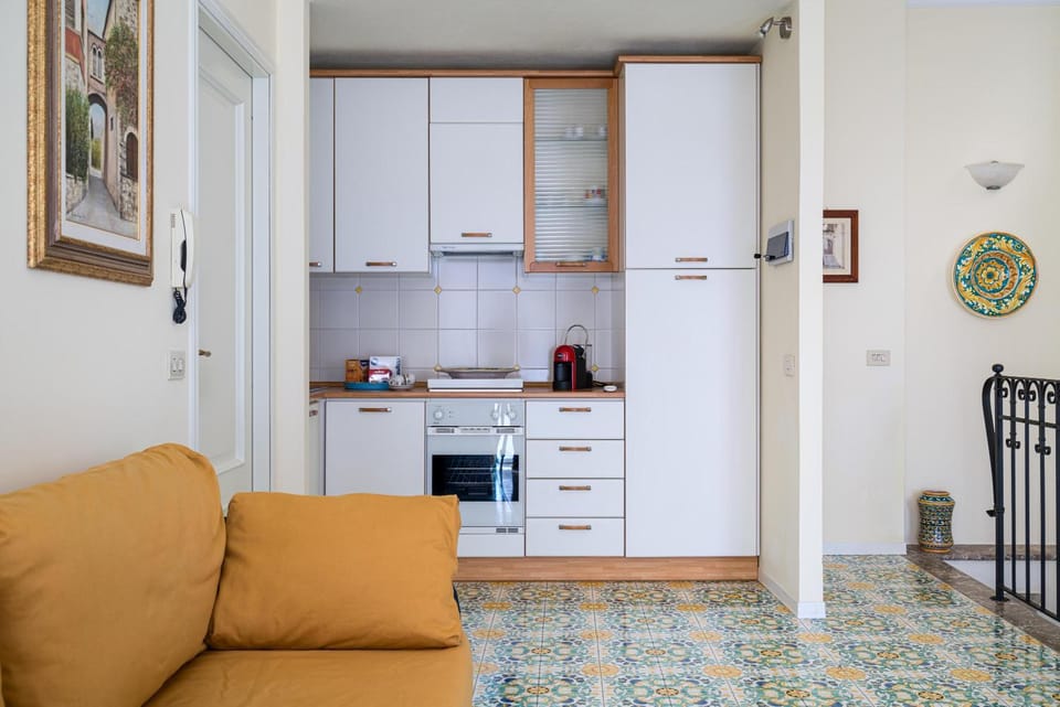Kitchen or kitchenette, Living room, Seating area, stove