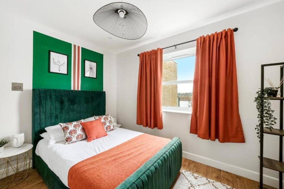 Stunning Penthouse - Private Roof Top Terrace Apartment in Margate