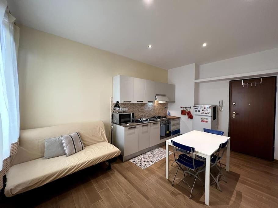 Kitchen or kitchenette, Living room, Seating area, Dining area, minibar, pet friendly, stove