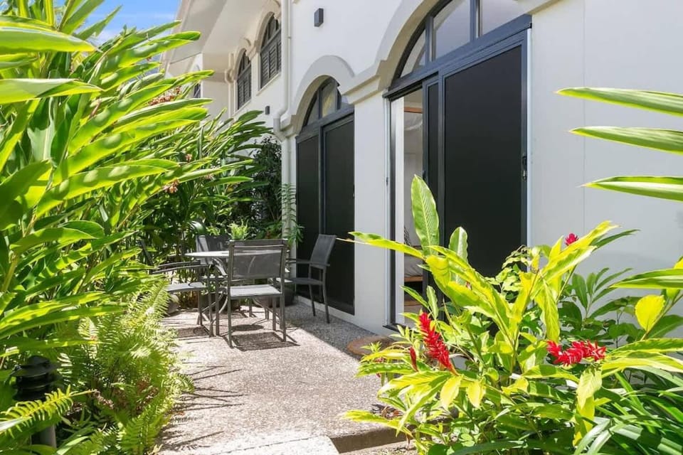 The Palms at Mango Lagoon - Palm Cove Wellness Haven Apartment in Palm Cove