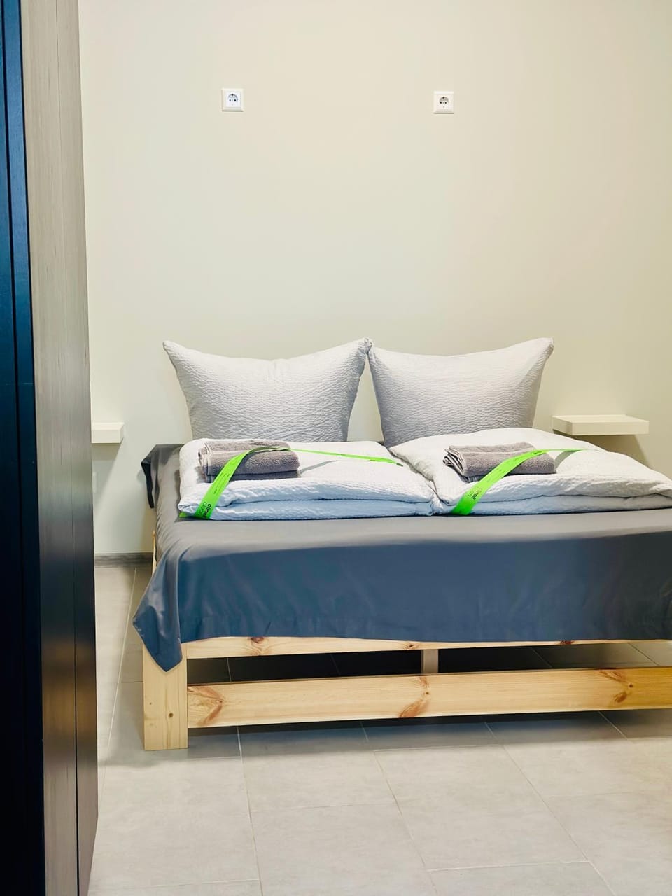 Neuwertiges Apartment mit schnellem WLAN, Netflix, Glasfaser, Kostenlose Privatparkplatz auch für Transporter geeignet R21 Apartment in Baden-Württemberg