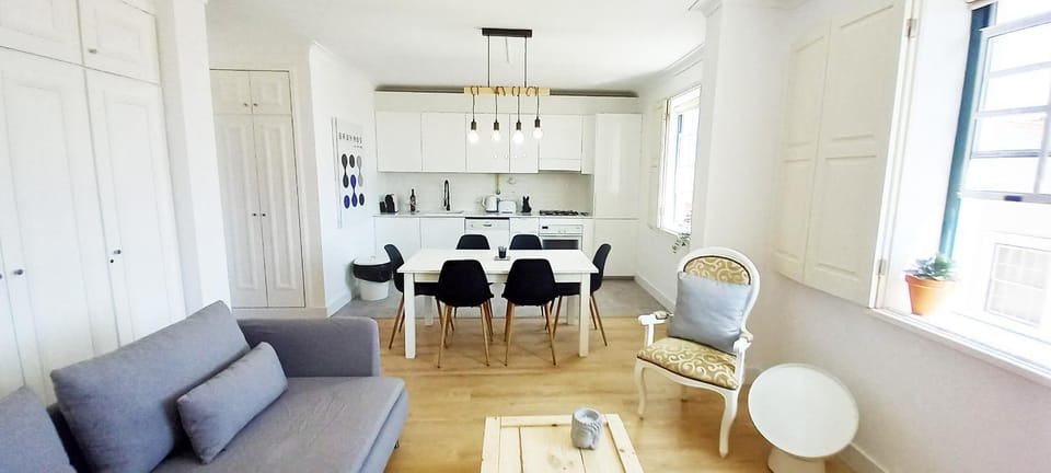 Kitchen or kitchenette, Living room, Seating area, Dining area