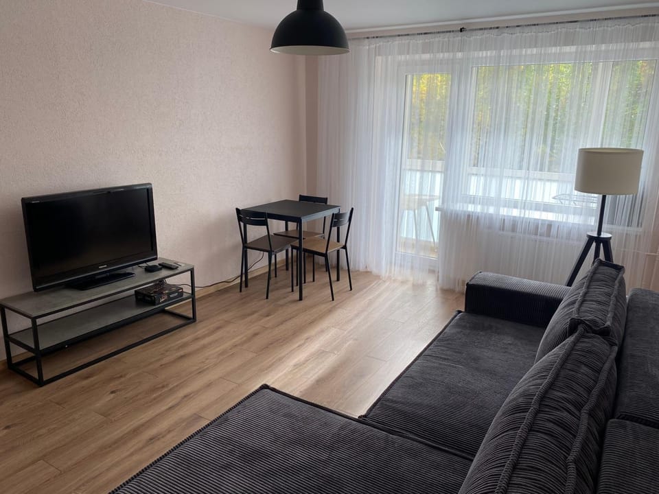 Communal lounge/ TV room, TV and multimedia, Living room, Seating area, Evening entertainment