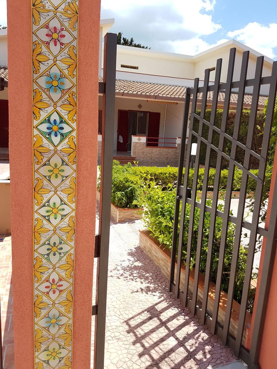 Facade/entrance