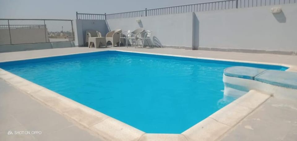 Day, Swimming pool