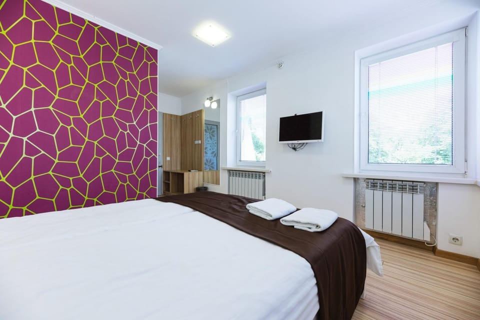 Bed, TV and multimedia, Photo of the whole room, Bedroom, internet, towels