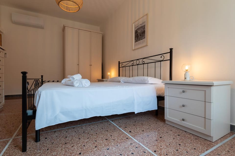 Bed, Photo of the whole room, Bedroom, towels, wardrobe