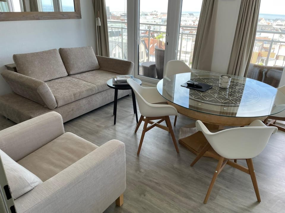 Living room, Seating area, Dining area