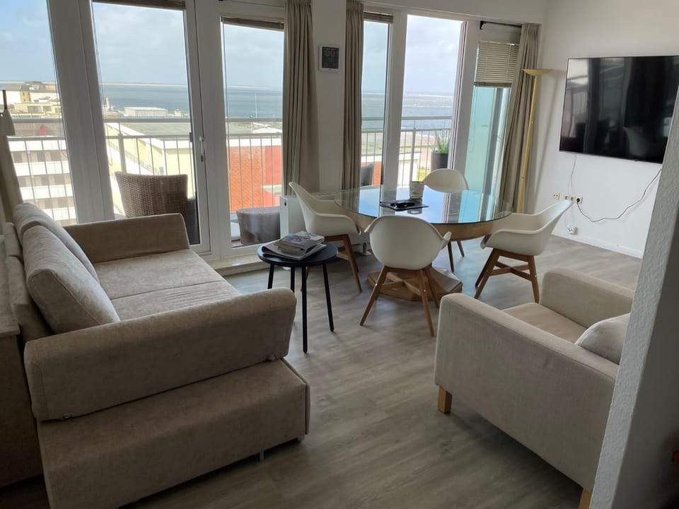 Natural landscape, TV and multimedia, Balcony/Terrace, Living room, Seating area, Dining area