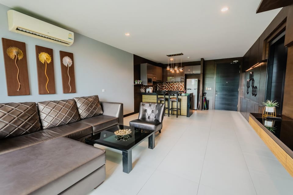 TV and multimedia, Kitchen or kitchenette, Living room, Seating area, air conditioner