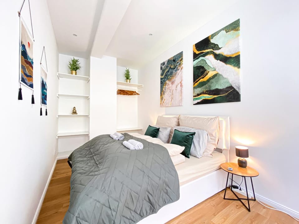 Bed, Bedroom, hair dresser, storage