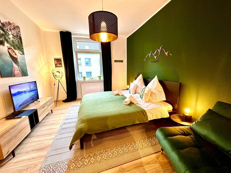 Communal lounge/ TV room, Bed, TV and multimedia, Photo of the whole room, Bedroom