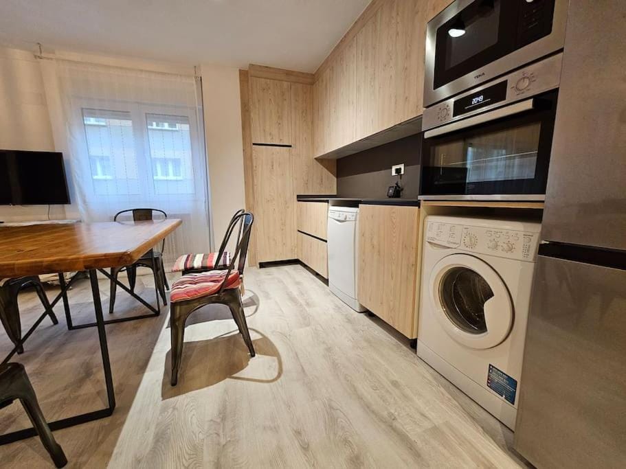 1A108 Amplio y moderno apartamento by R2R Consulting Apartment in Gijón