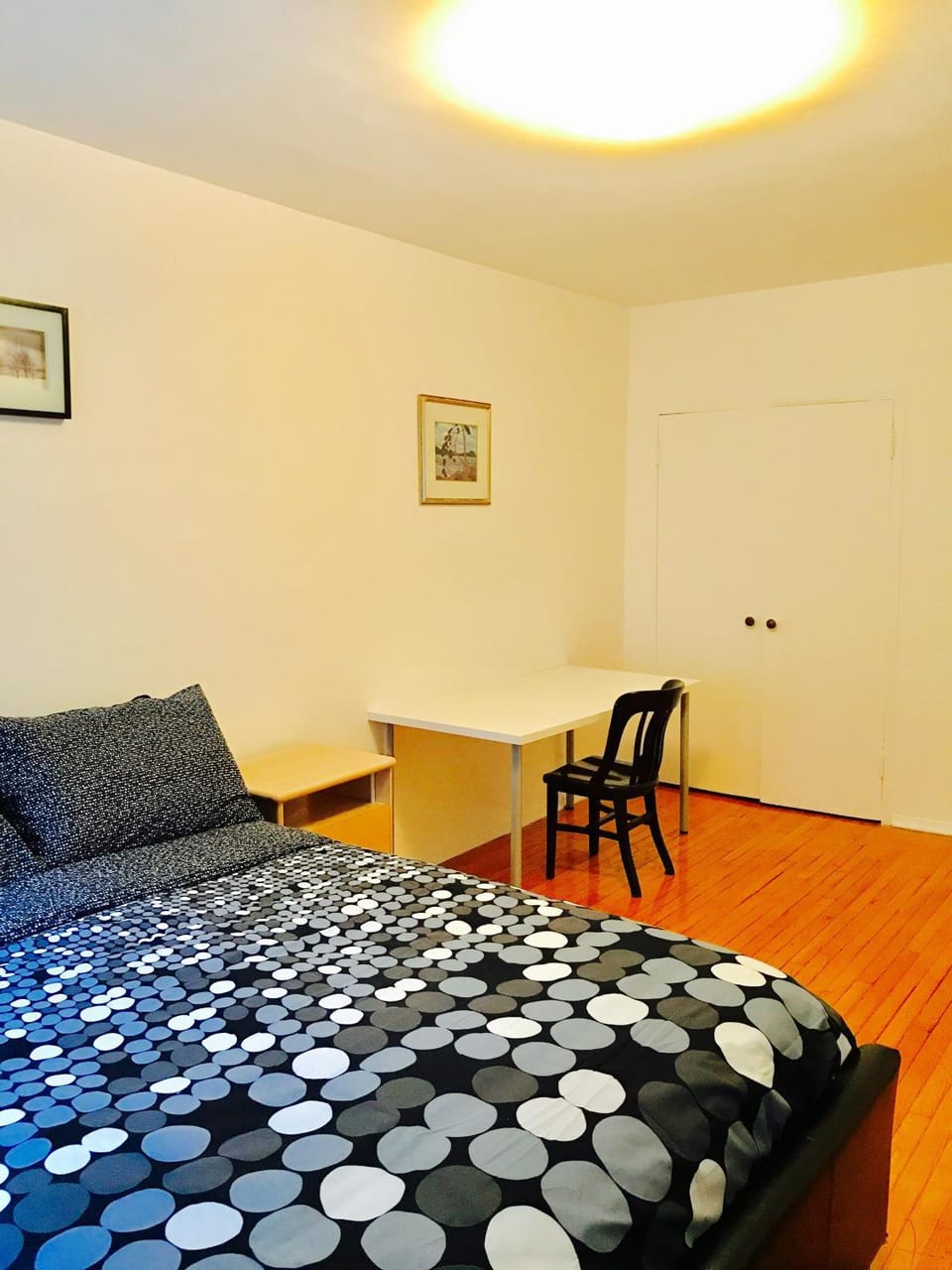 Stylish Montreal Apartment: Comfortable Stay in the Golden Square Mile Apartment in Montreal