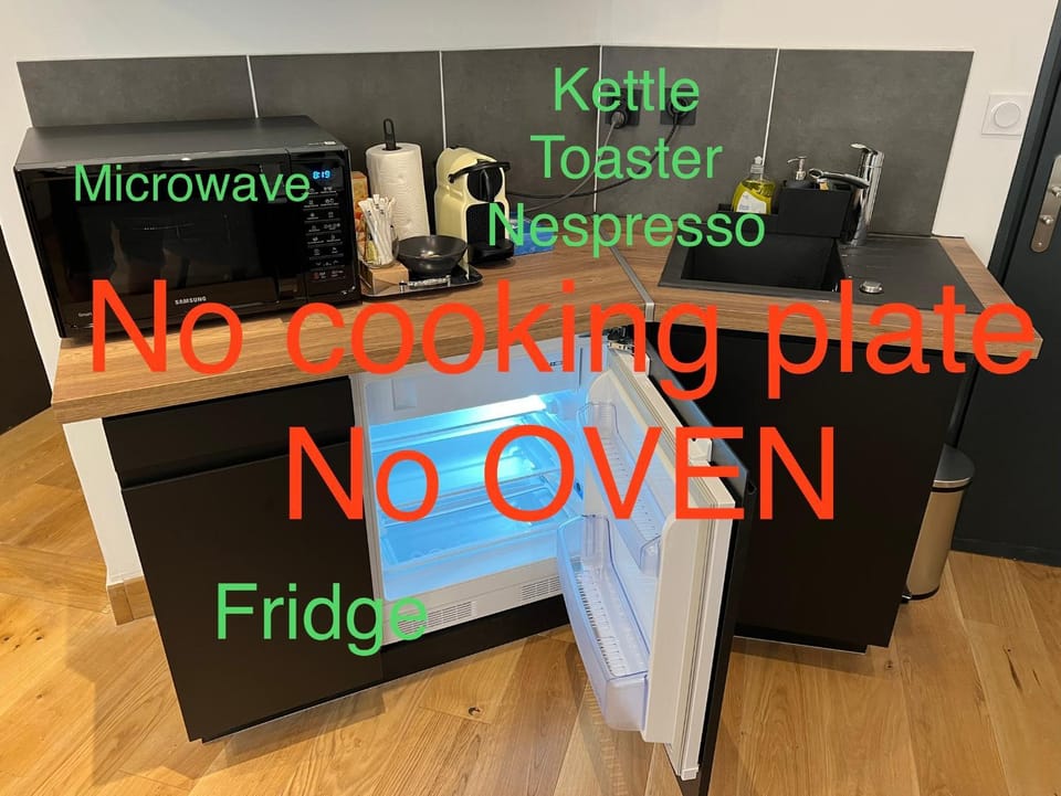 Kitchen or kitchenette