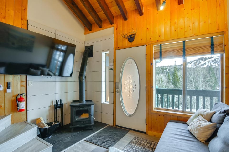 Brian Head Mountain Retreat < 1 Mi to Ski Resort! House in Brian Head