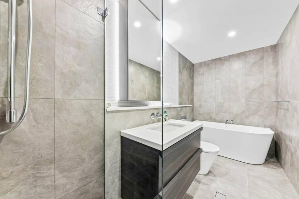 Shower, Toilet, Bathroom, Bath